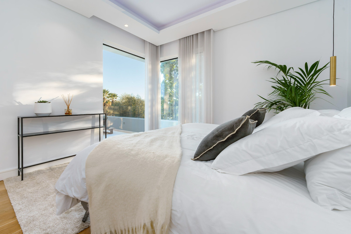 5 Bed Townhouse for sale in Nueva Andalucía Costa Del Sol, Málaga, Spain
