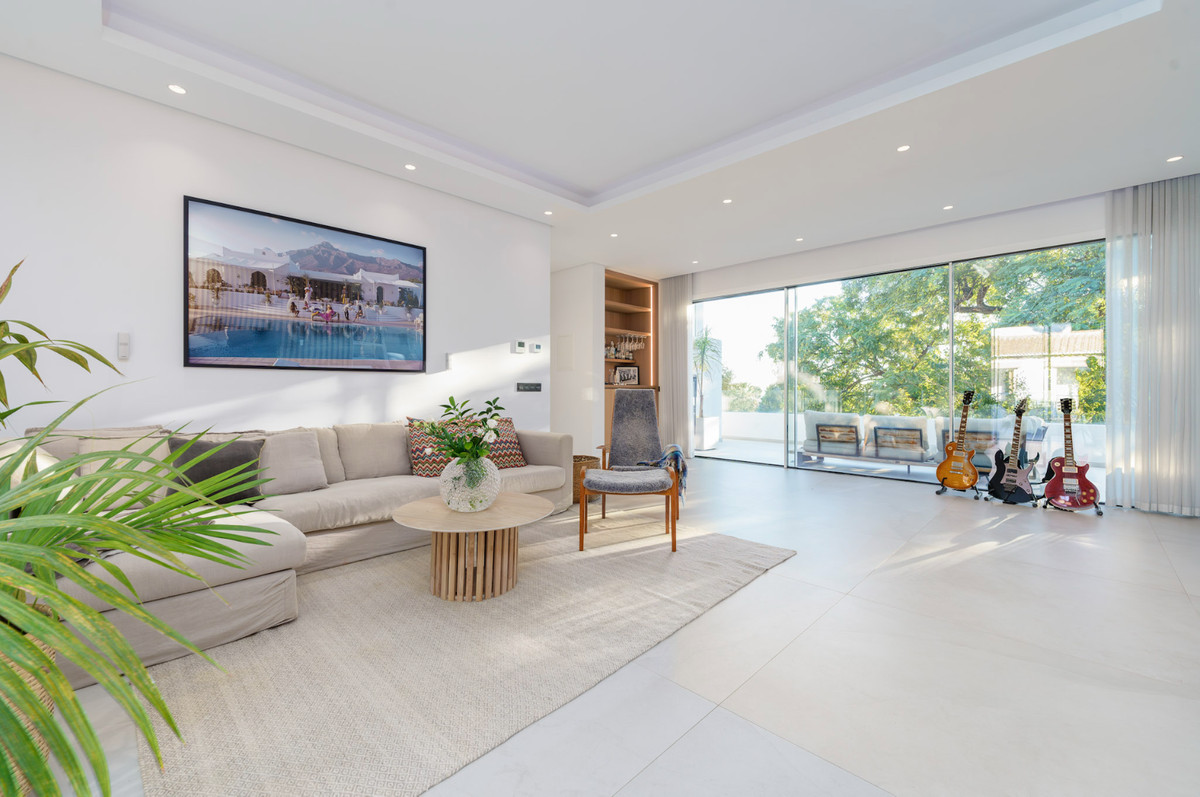 5 Bed Townhouse for sale in Nueva Andalucía Costa Del Sol, Málaga, Spain
