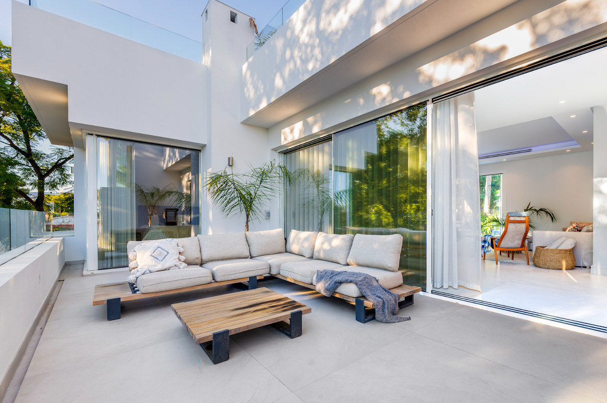 5 Bed Townhouse for sale in Nueva Andalucía Costa Del Sol, Málaga, Spain