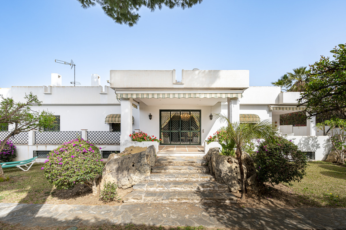 4 Bed Townhouse for sale in Nagüeles Costa Del Sol, Málaga, Spain