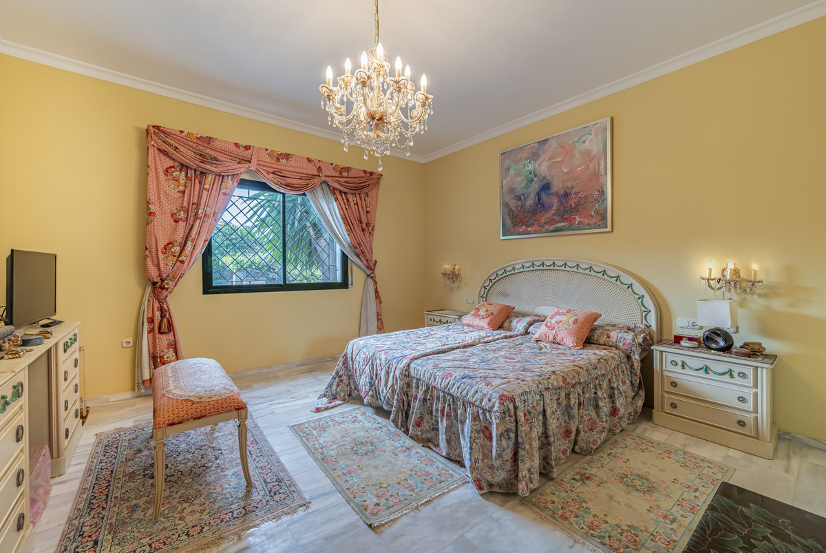 4 Bed Townhouse for sale in Nagüeles Costa Del Sol, Málaga, Spain