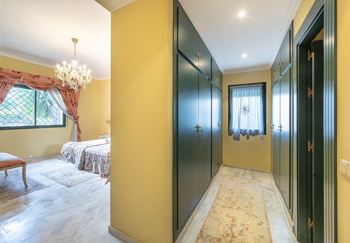 4 Bed Townhouse for sale in Nagüeles Costa Del Sol, Málaga, Spain