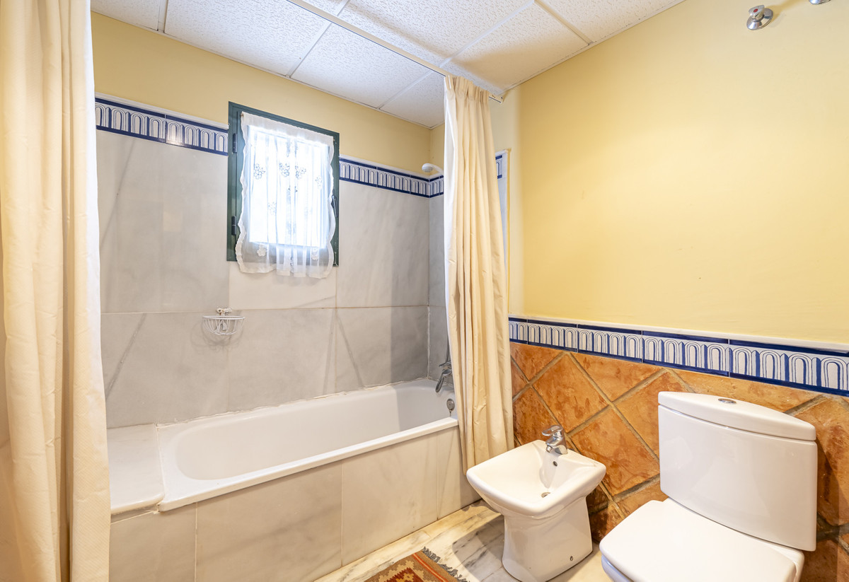 4 Bed Townhouse for sale in Nagüeles Costa Del Sol, Málaga, Spain