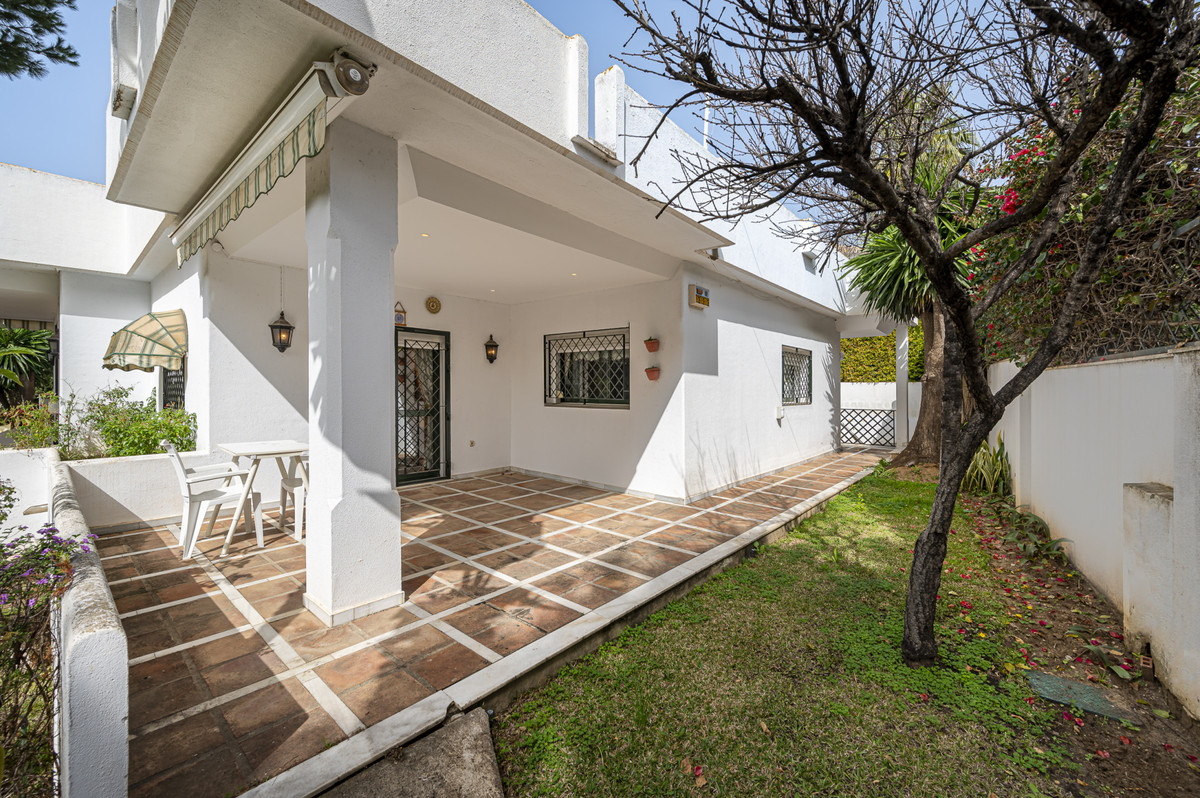 4 Bed Townhouse for sale in Nagüeles Costa Del Sol, Málaga, Spain