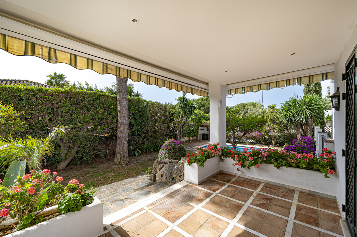 4 Bed Townhouse for sale in Nagüeles Costa Del Sol, Málaga, Spain
