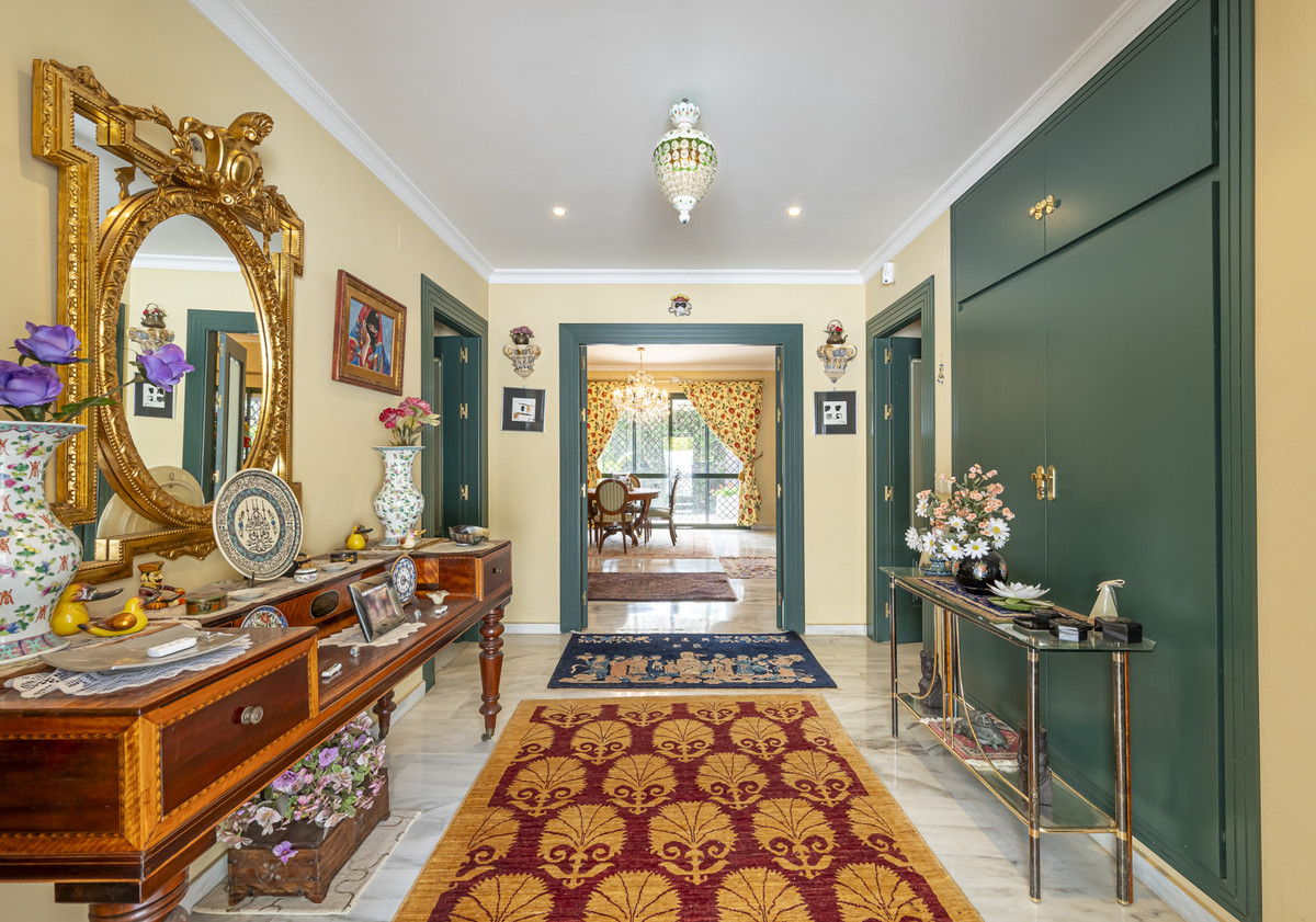 4 Bed Townhouse for sale in Nagüeles Costa Del Sol, Málaga, Spain