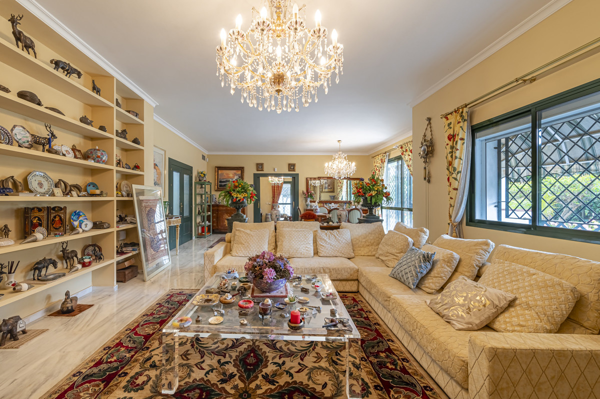 4 Bed Townhouse for sale in Nagüeles Costa Del Sol, Málaga, Spain