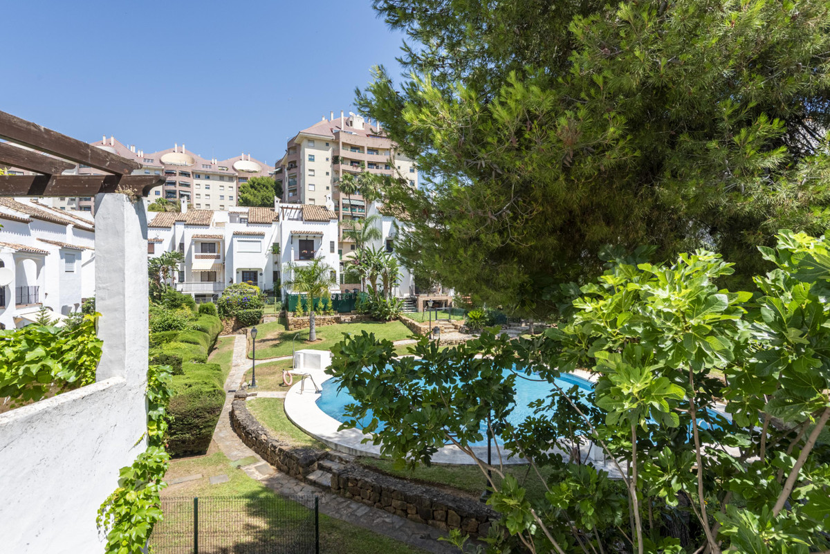4 Bed Townhouse for sale in Marbella Costa Del Sol, Málaga, Spain