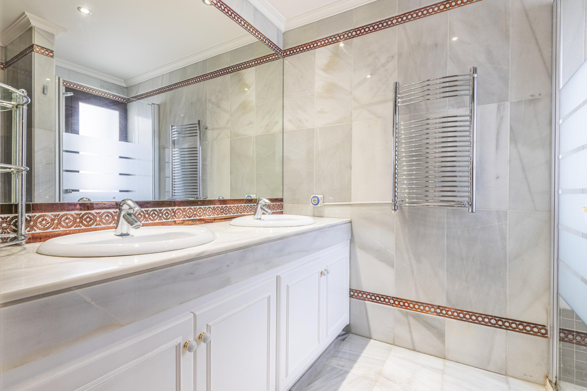 4 Bed Townhouse for sale in Marbella Costa Del Sol, Málaga, Spain