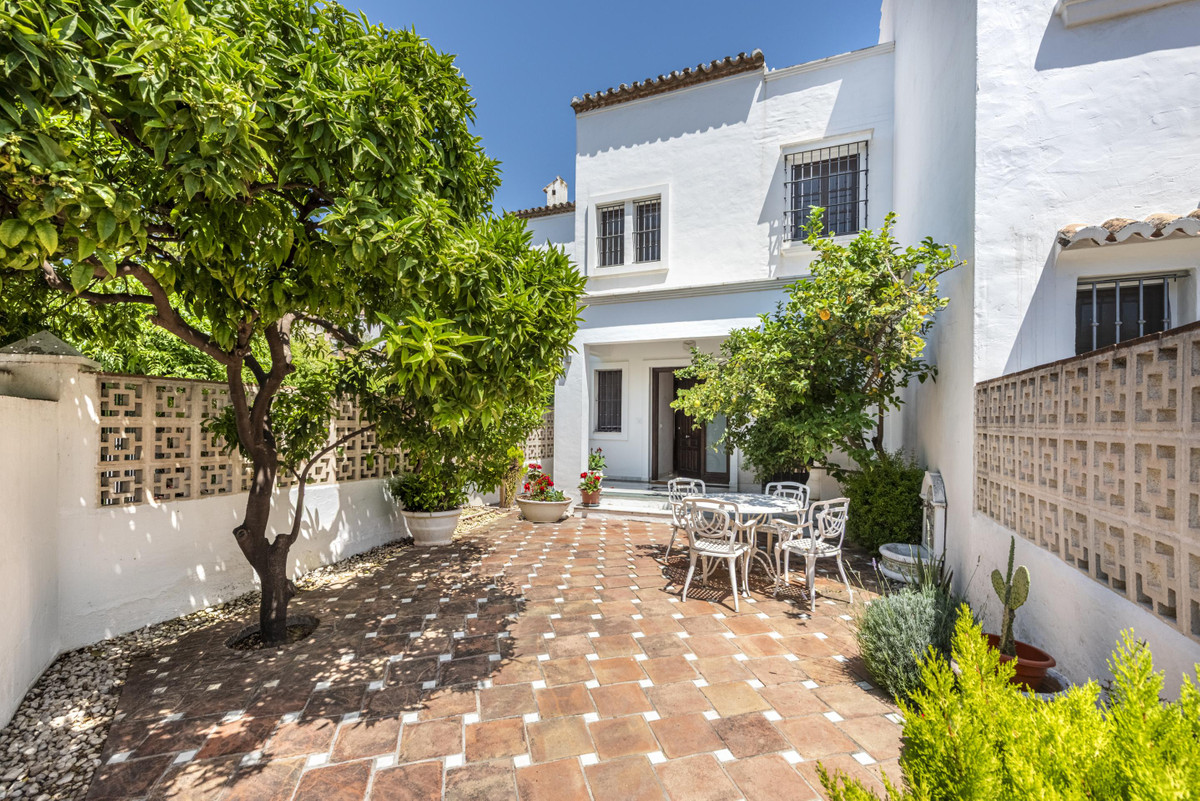 4 Bed Townhouse for sale in Marbella Costa Del Sol, Málaga, Spain