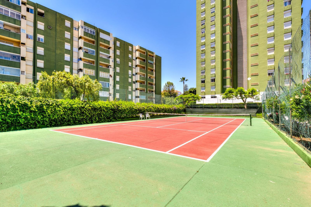 Se vende Apartamento Planta Media de 3 dormitorios en Costa Del Sol, Málaga, España
