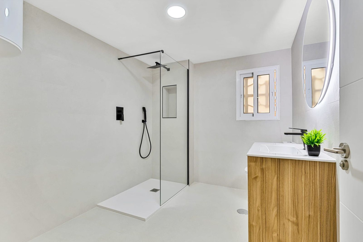 Se vende Apartamento Planta Media de 3 dormitorios en Costa Del Sol, Málaga, España