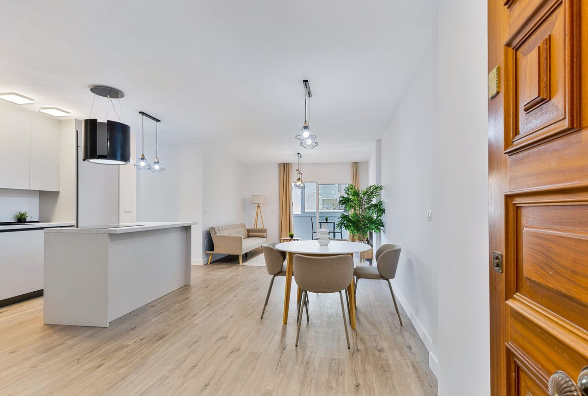 Se vende Apartamento Planta Media de 3 dormitorios en Costa Del Sol, Málaga, España
