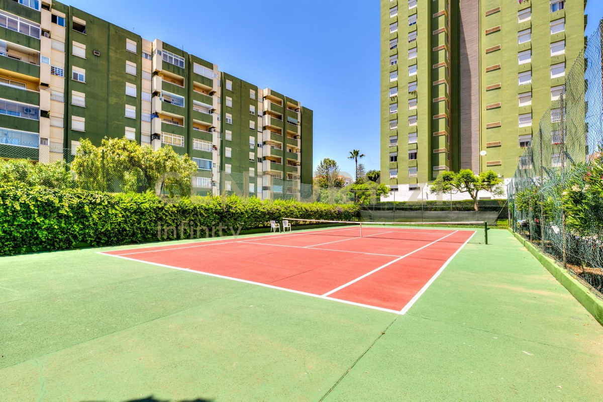 Se vende Apartamento Planta Media de 3 dormitorios en Costa Del Sol, Málaga, España