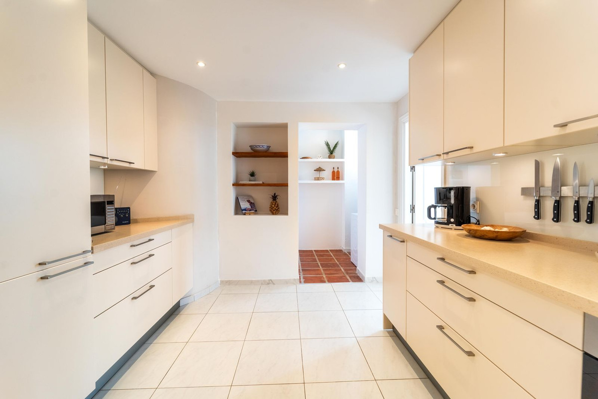 4 Bed Townhouse for sale in Elviria Costa Del Sol, Málaga, Spain
