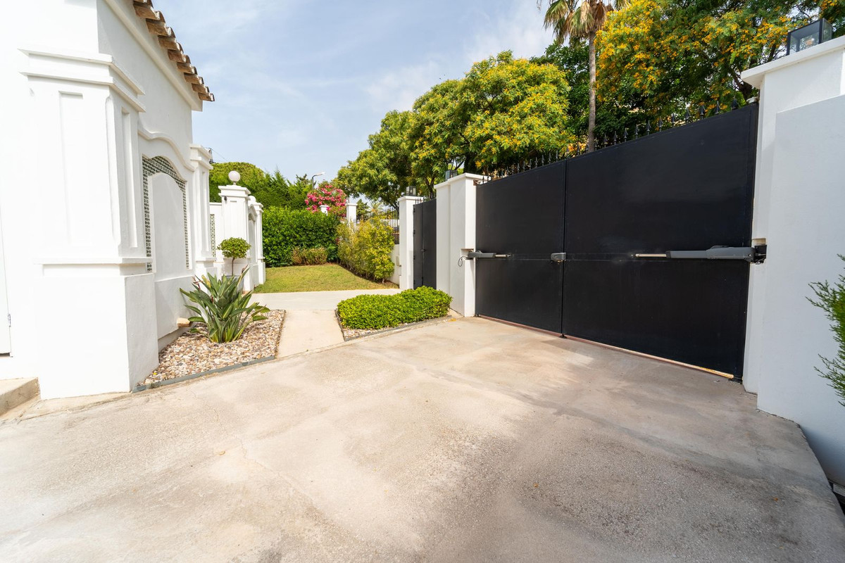 4 Bed Townhouse for sale in Elviria Costa Del Sol, Málaga, Spain
