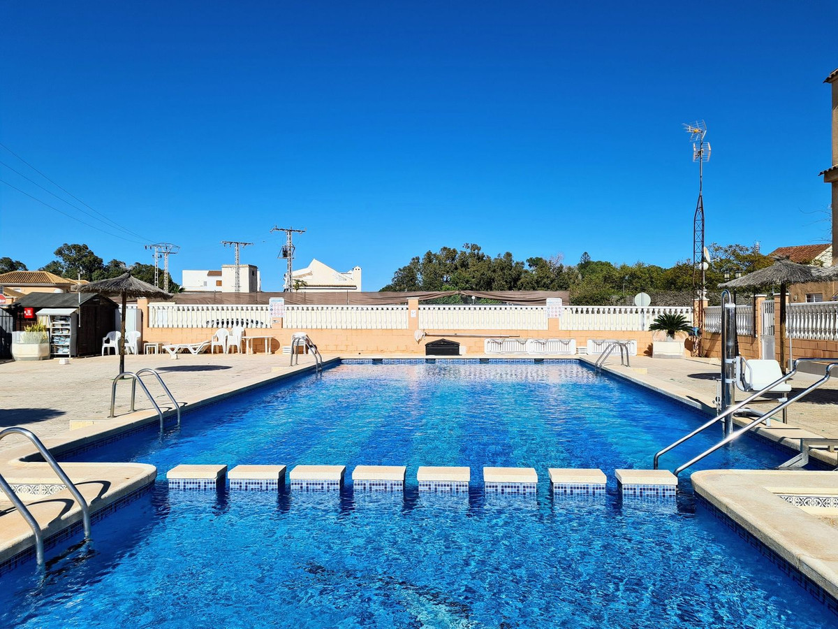 Se vende Apartamento en Planta Última de 2 dormitorios en Costa Blanca, Alicante, España