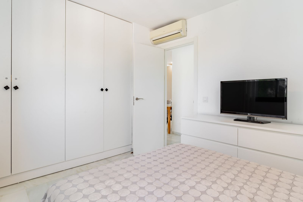 Se vende Apartamento Planta Media de 2 dormitorios en Costa Del Sol, Málaga, España