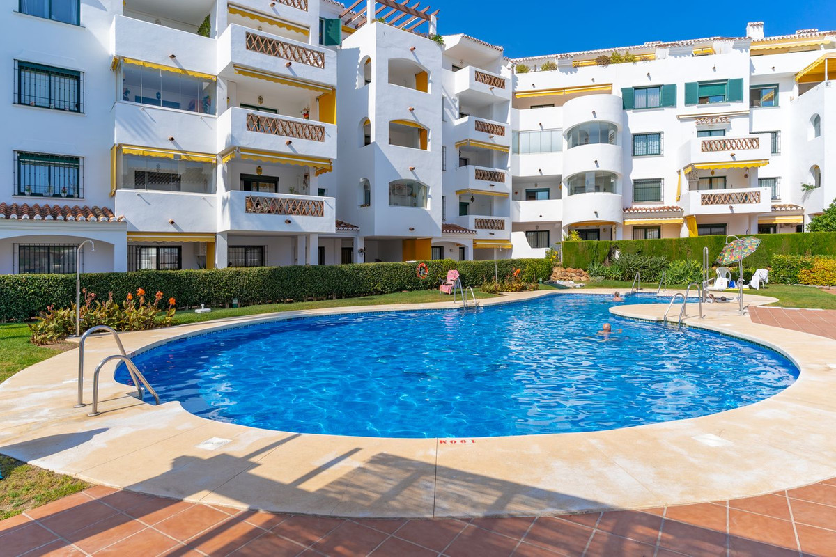 Se vende Apartamento Planta Media de 2 dormitorios en Costa Del Sol, Málaga, España