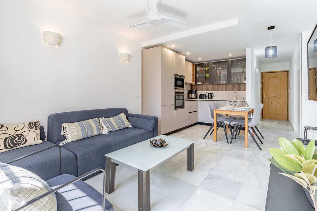 Se vende Apartamento Planta Media de 2 dormitorios en Costa Del Sol, Málaga, España