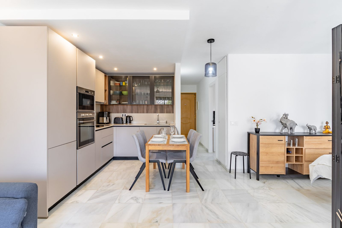 Se vende Apartamento Planta Media de 2 dormitorios en Costa Del Sol, Málaga, España