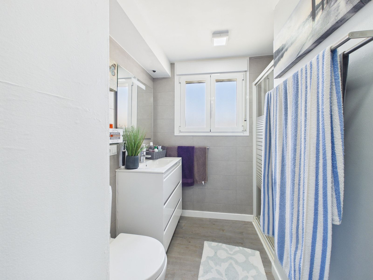 2 Bed Apartment for sale in Estepona Costa Del Sol, Málaga, Spain