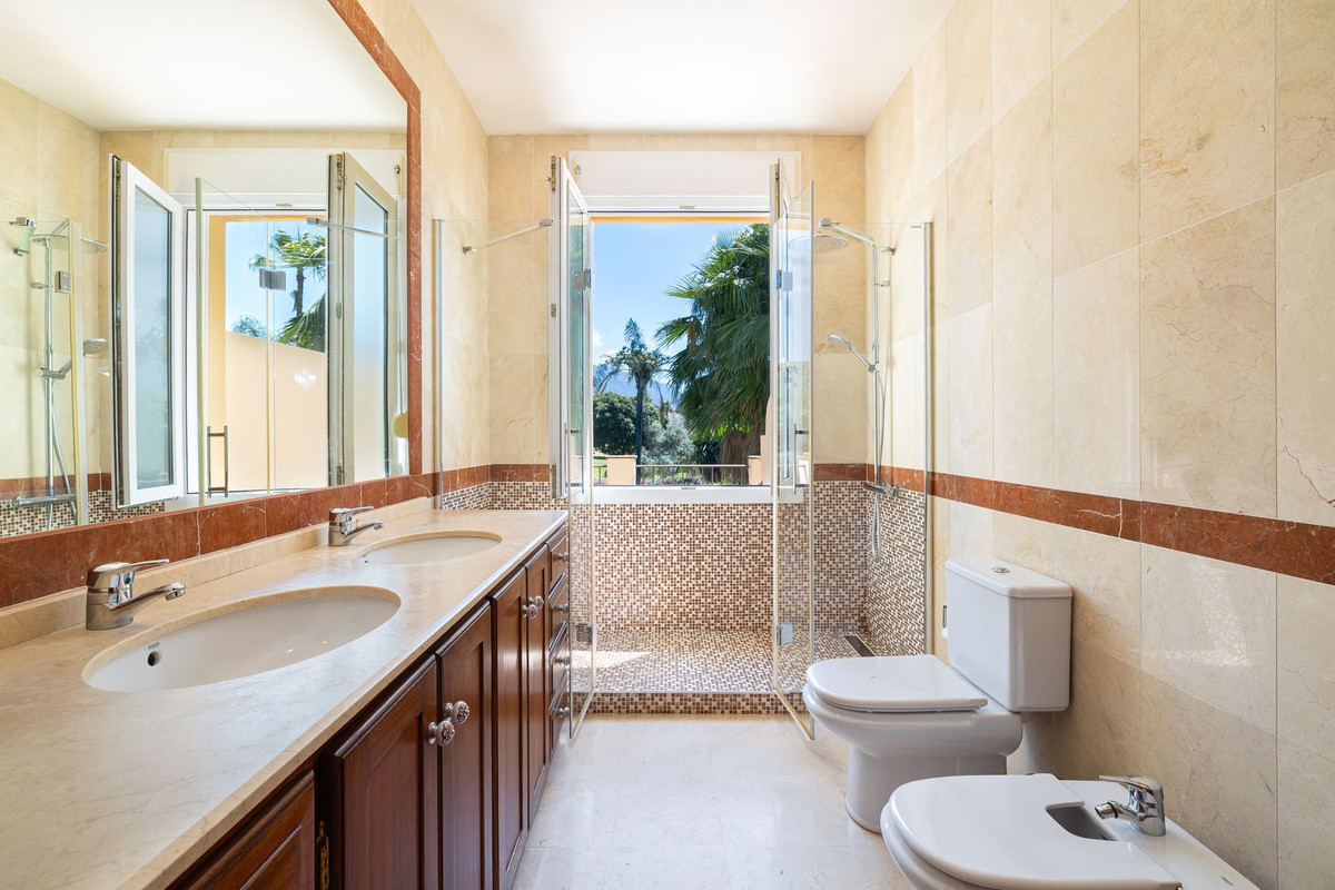 5 Bed Townhouse for sale in Marbella Costa Del Sol, Málaga, Spain