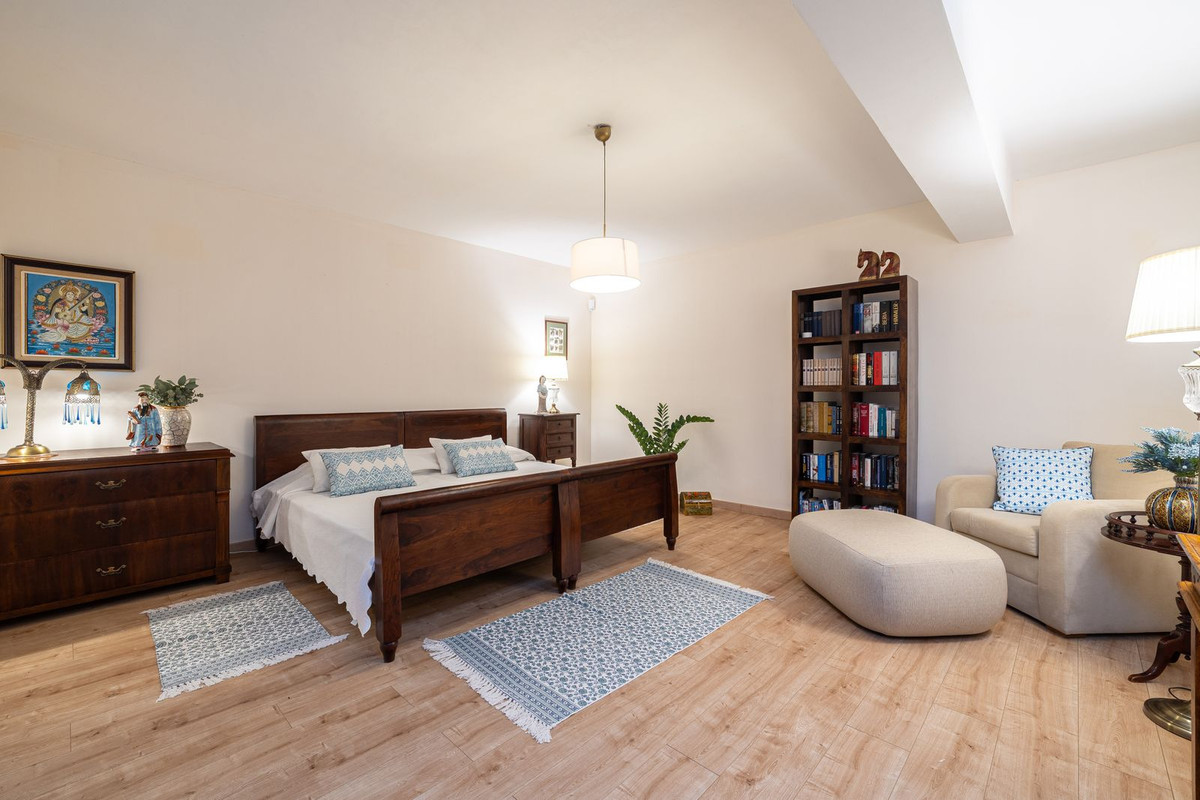 5 Bed Townhouse for sale in Marbella Costa Del Sol, Málaga, Spain