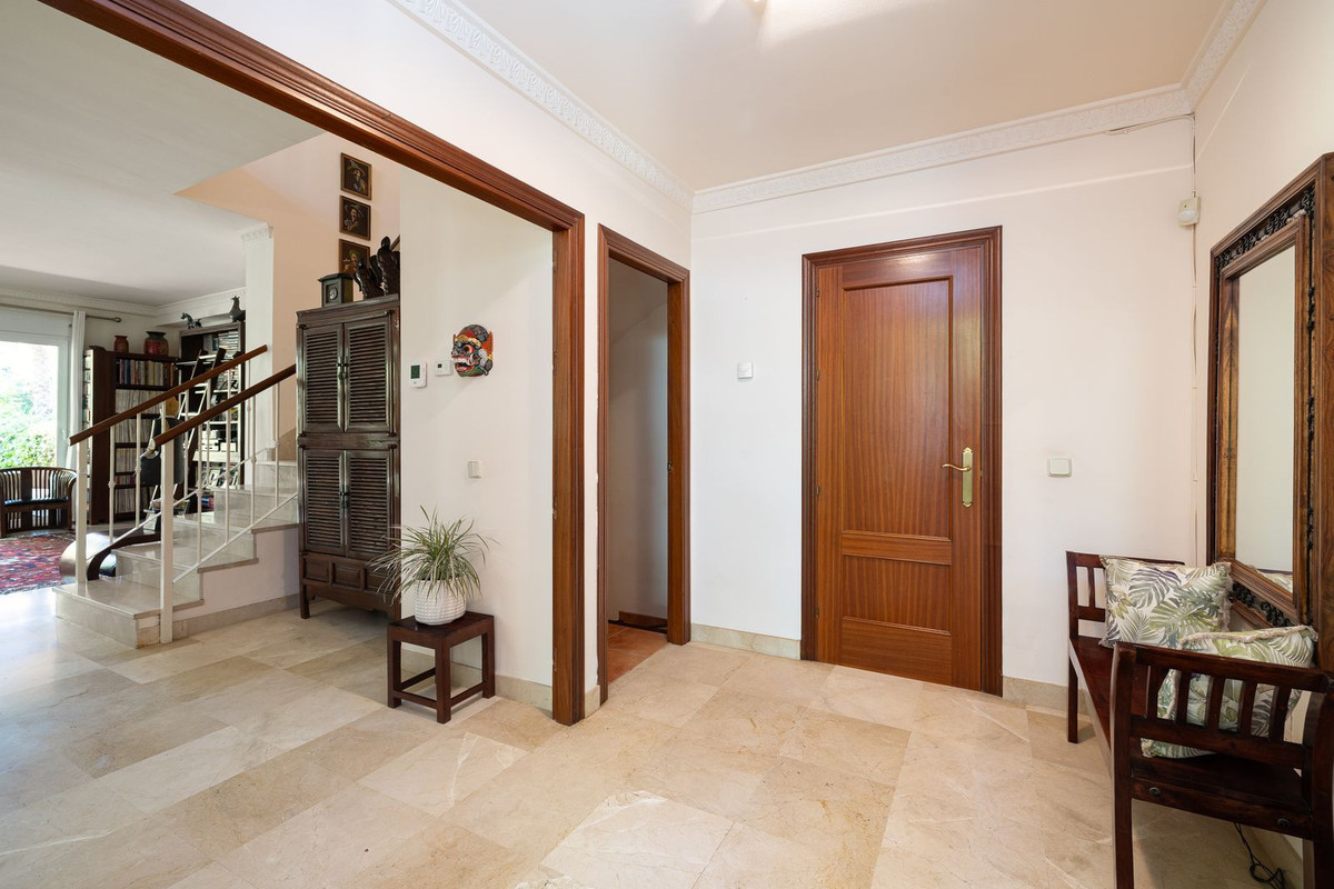 5 Bed Townhouse for sale in Marbella Costa Del Sol, Málaga, Spain