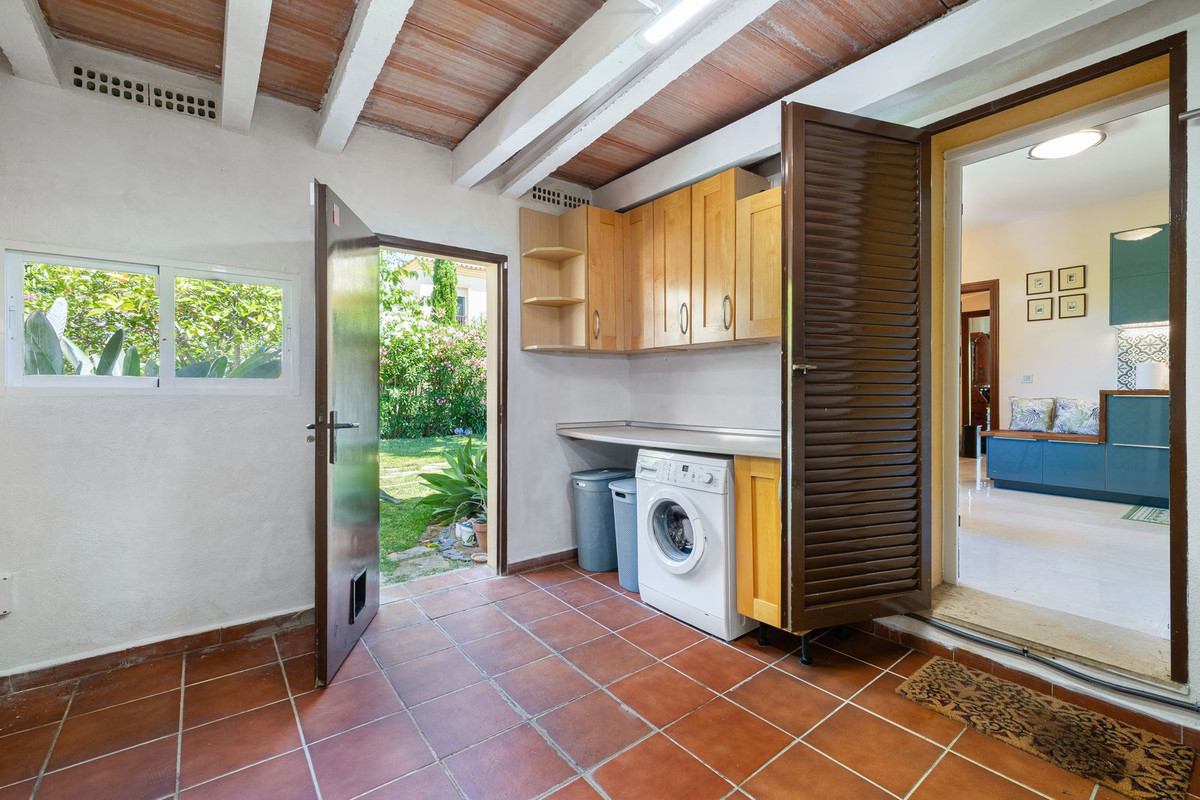 5 Bed Townhouse for sale in Marbella Costa Del Sol, Málaga, Spain