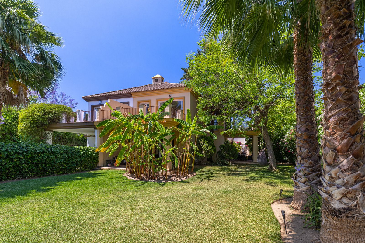 5 Bed Townhouse for sale in Marbella Costa Del Sol, Málaga, Spain