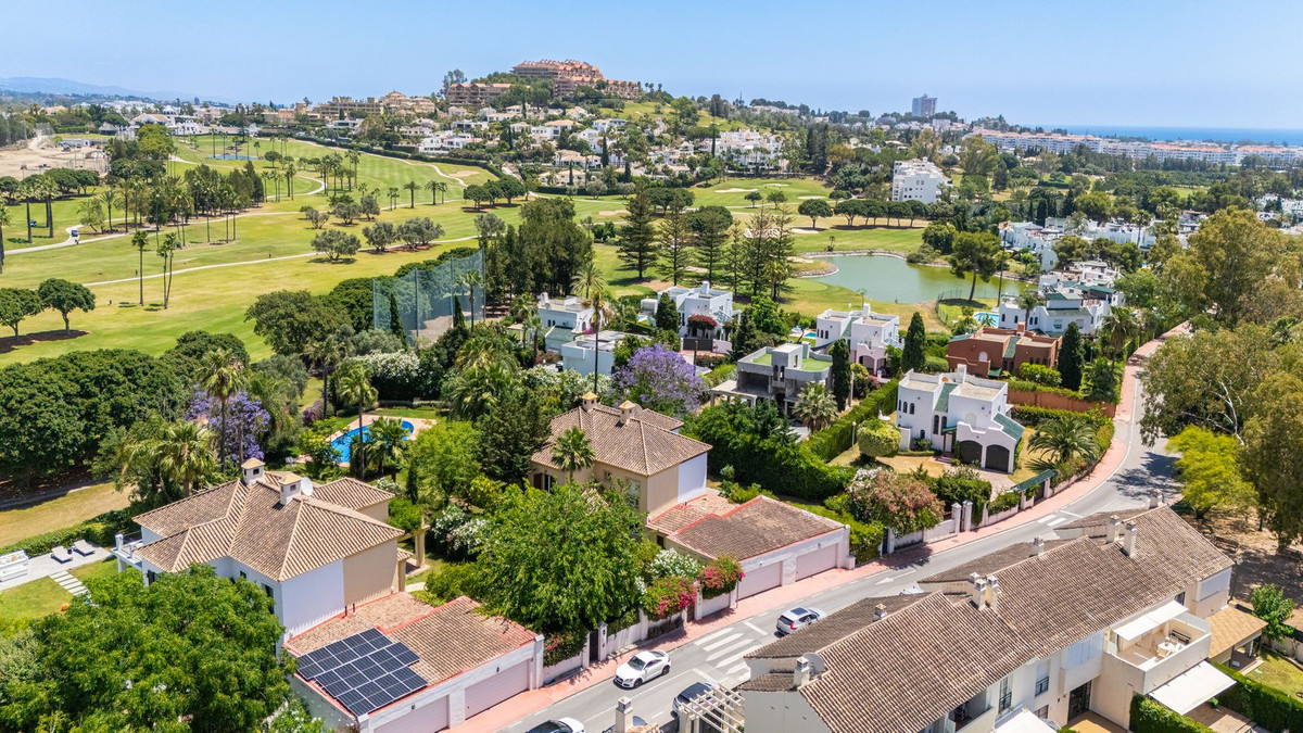 5 Bed Townhouse for sale in Marbella Costa Del Sol, Málaga, Spain