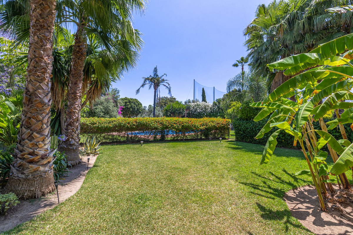 5 Bed Townhouse for sale in Marbella Costa Del Sol, Málaga, Spain