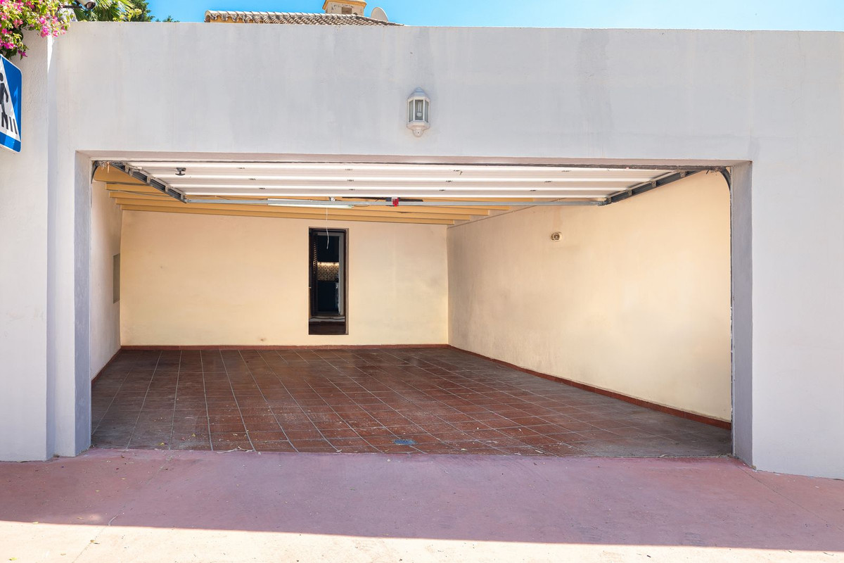 5 Bed Townhouse for sale in Marbella Costa Del Sol, Málaga, Spain