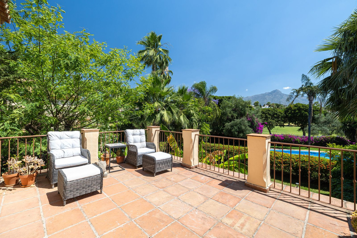 5 Bed Townhouse for sale in Marbella Costa Del Sol, Málaga, Spain