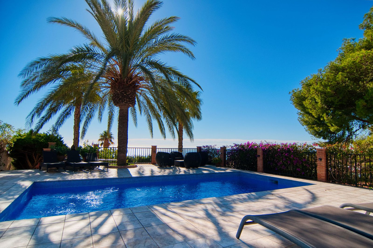 4 Bed Townhouse for sale in La Capellania Costa Del Sol, Málaga, Spain