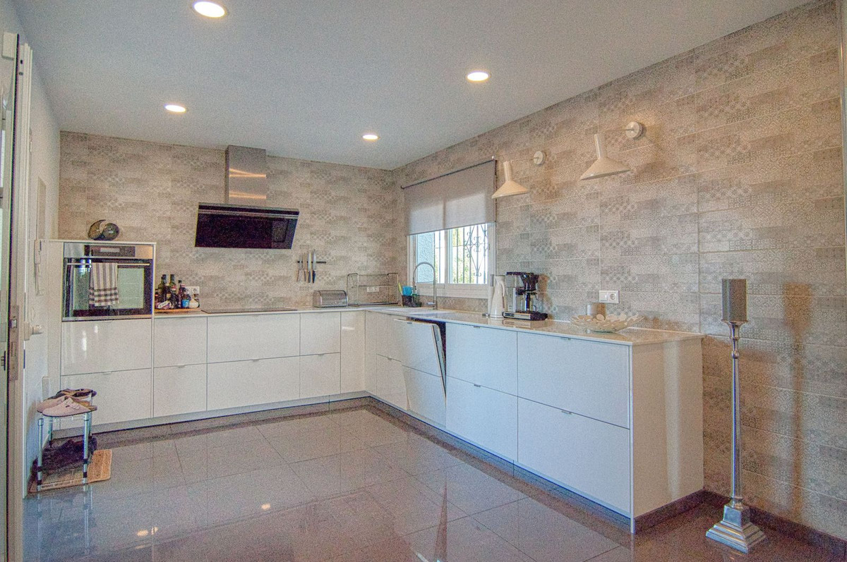 4 Bed Townhouse for sale in La Capellania Costa Del Sol, Málaga, Spain