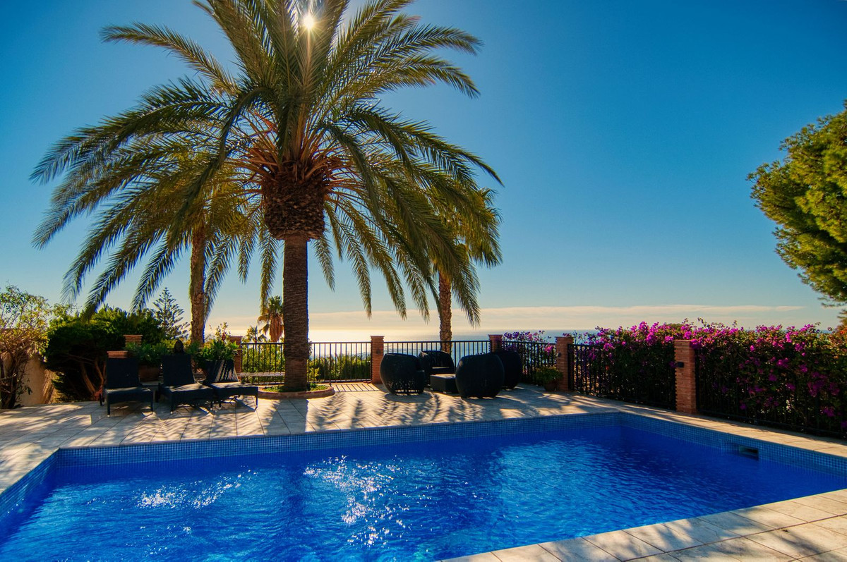 4 Bed Townhouse for sale in La Capellania Costa Del Sol, Málaga, Spain
