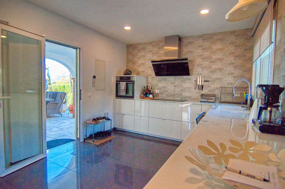 4 Bed Townhouse for sale in La Capellania Costa Del Sol, Málaga, Spain