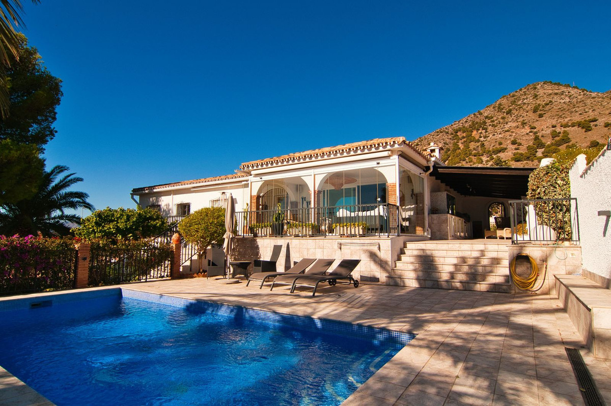 4 Bed Townhouse for sale in La Capellania Costa Del Sol, Málaga, Spain