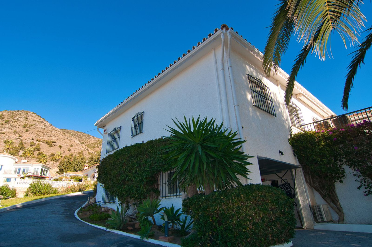 4 Bed Townhouse for sale in La Capellania Costa Del Sol, Málaga, Spain
