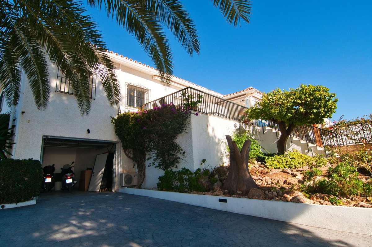 4 Bed Townhouse for sale in La Capellania Costa Del Sol, Málaga, Spain
