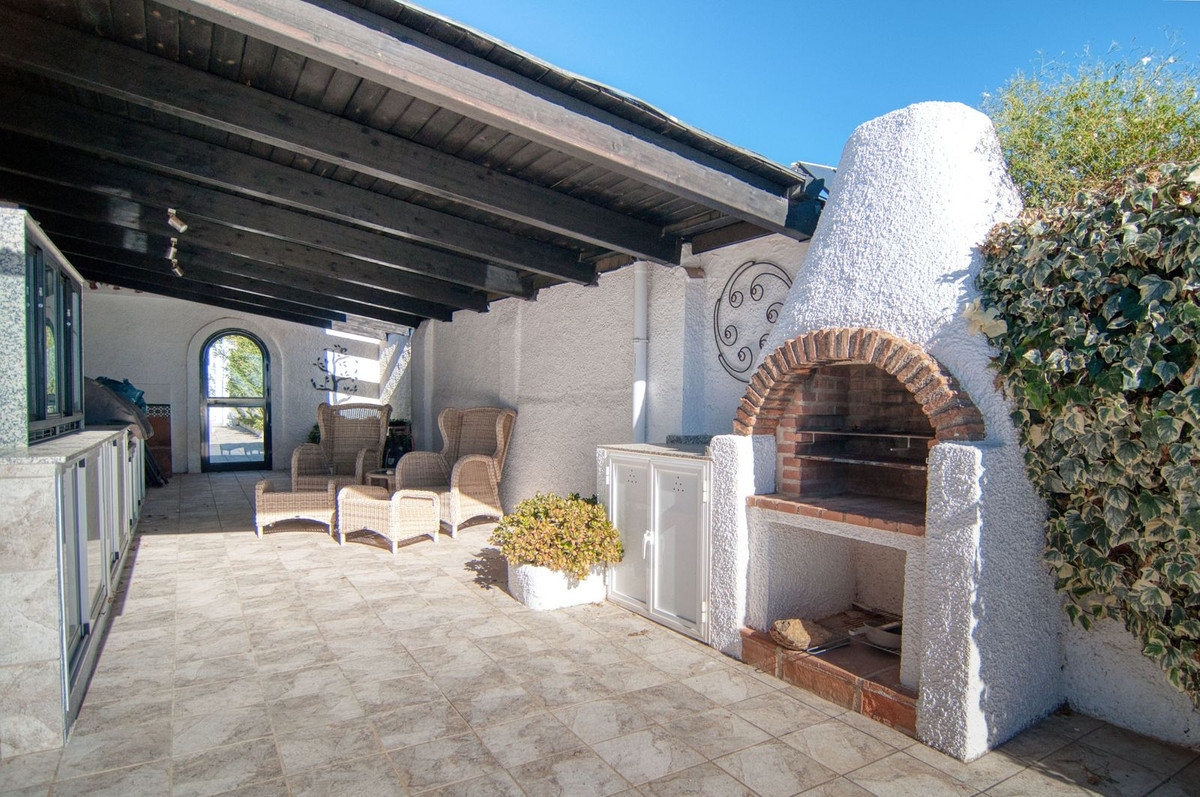 4 Bed Townhouse for sale in La Capellania Costa Del Sol, Málaga, Spain