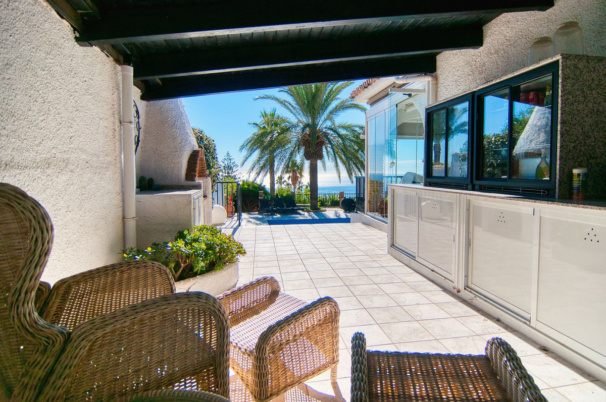 4 Bed Townhouse for sale in La Capellania Costa Del Sol, Málaga, Spain