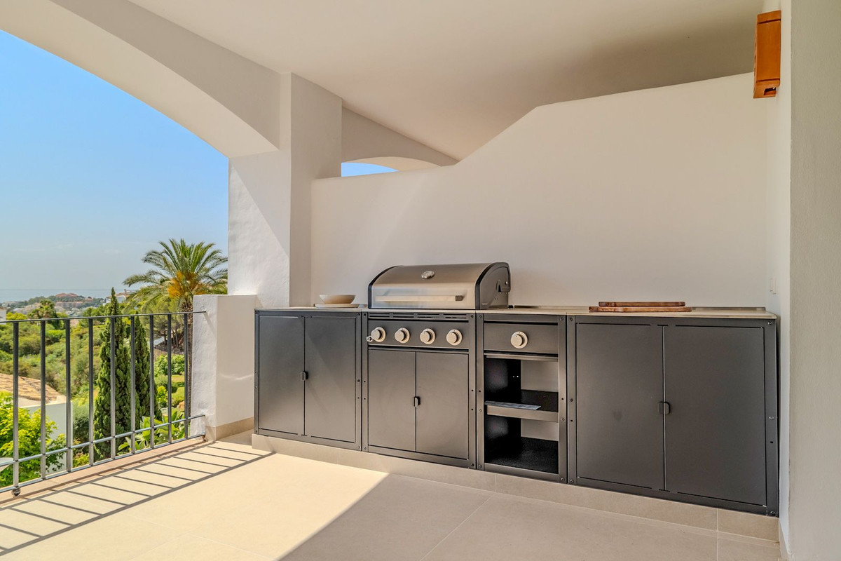 3 Bed Apartment for sale in La Quinta Costa Del Sol, Málaga, Spain