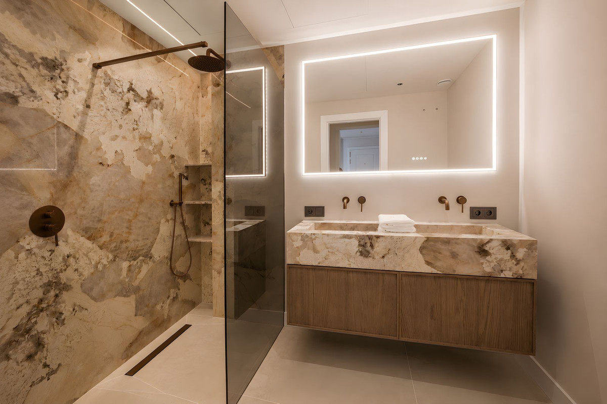3 Bed Apartment for sale in La Quinta Costa Del Sol, Málaga, Spain