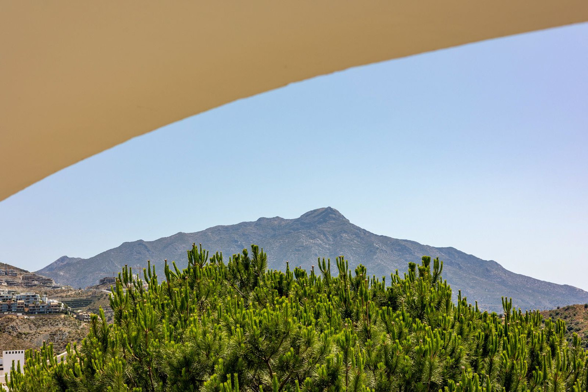 3 Bed Apartment for sale in La Quinta Costa Del Sol, Málaga, Spain