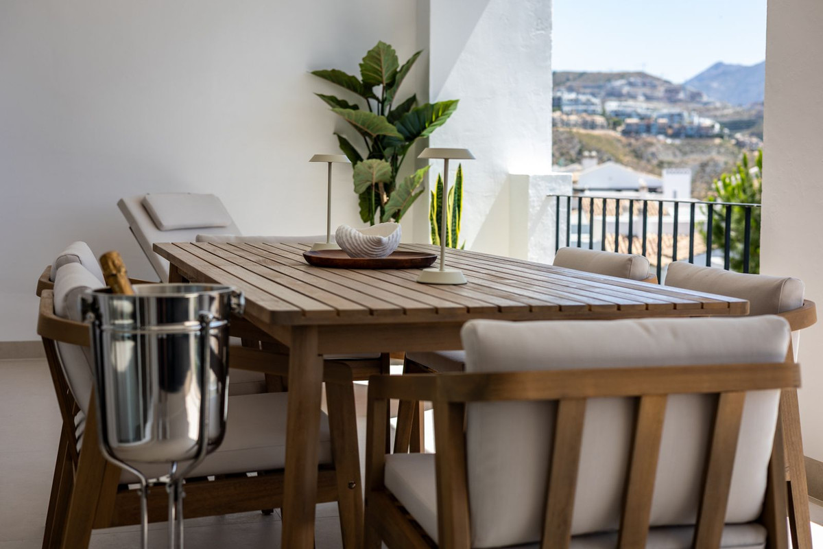 3 Bed Apartment for sale in La Quinta Costa Del Sol, Málaga, Spain