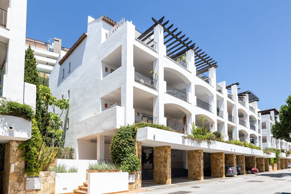 3 Bed Apartment for sale in La Quinta Costa Del Sol, Málaga, Spain