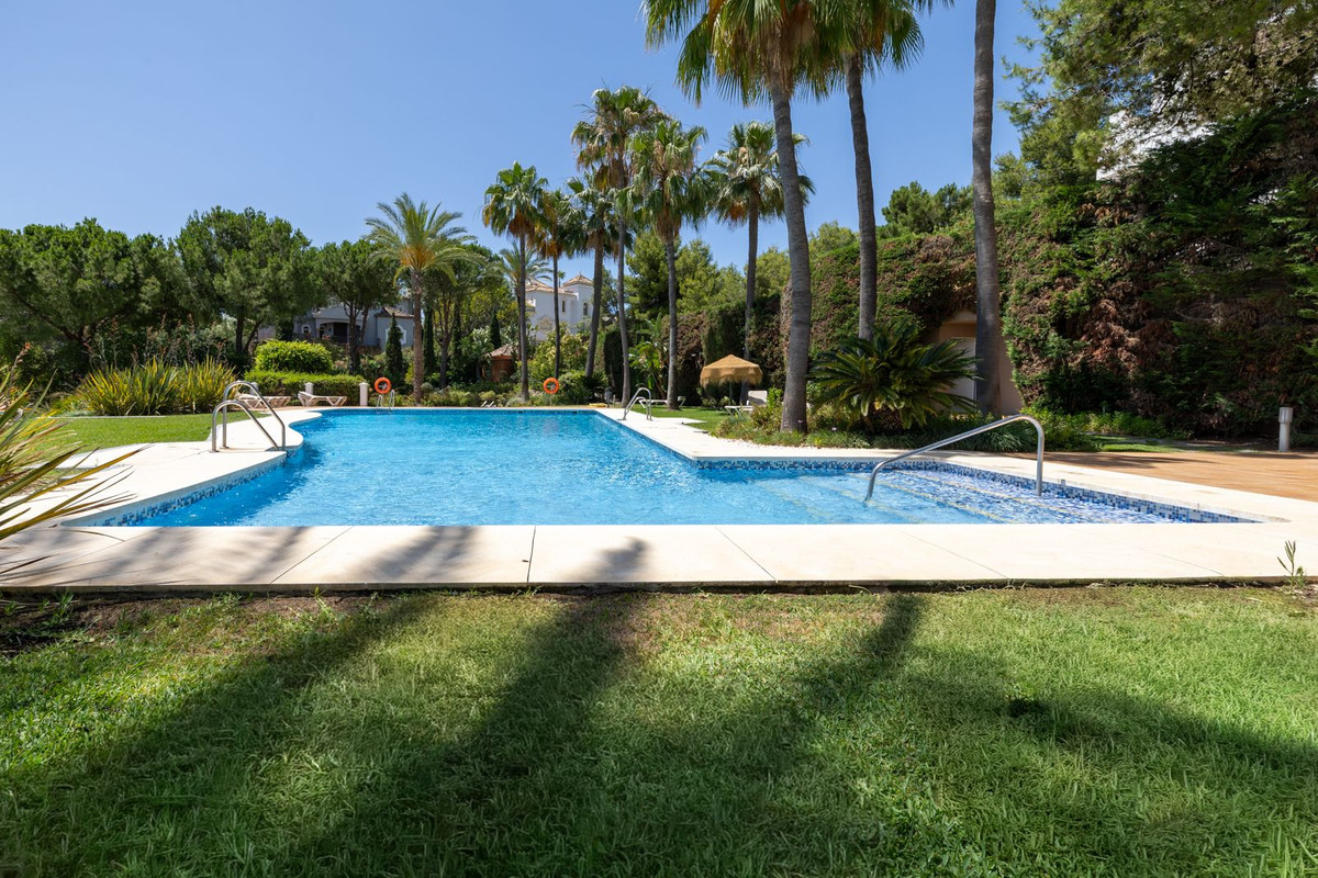 3 Bed Apartment for sale in La Quinta Costa Del Sol, Málaga, Spain